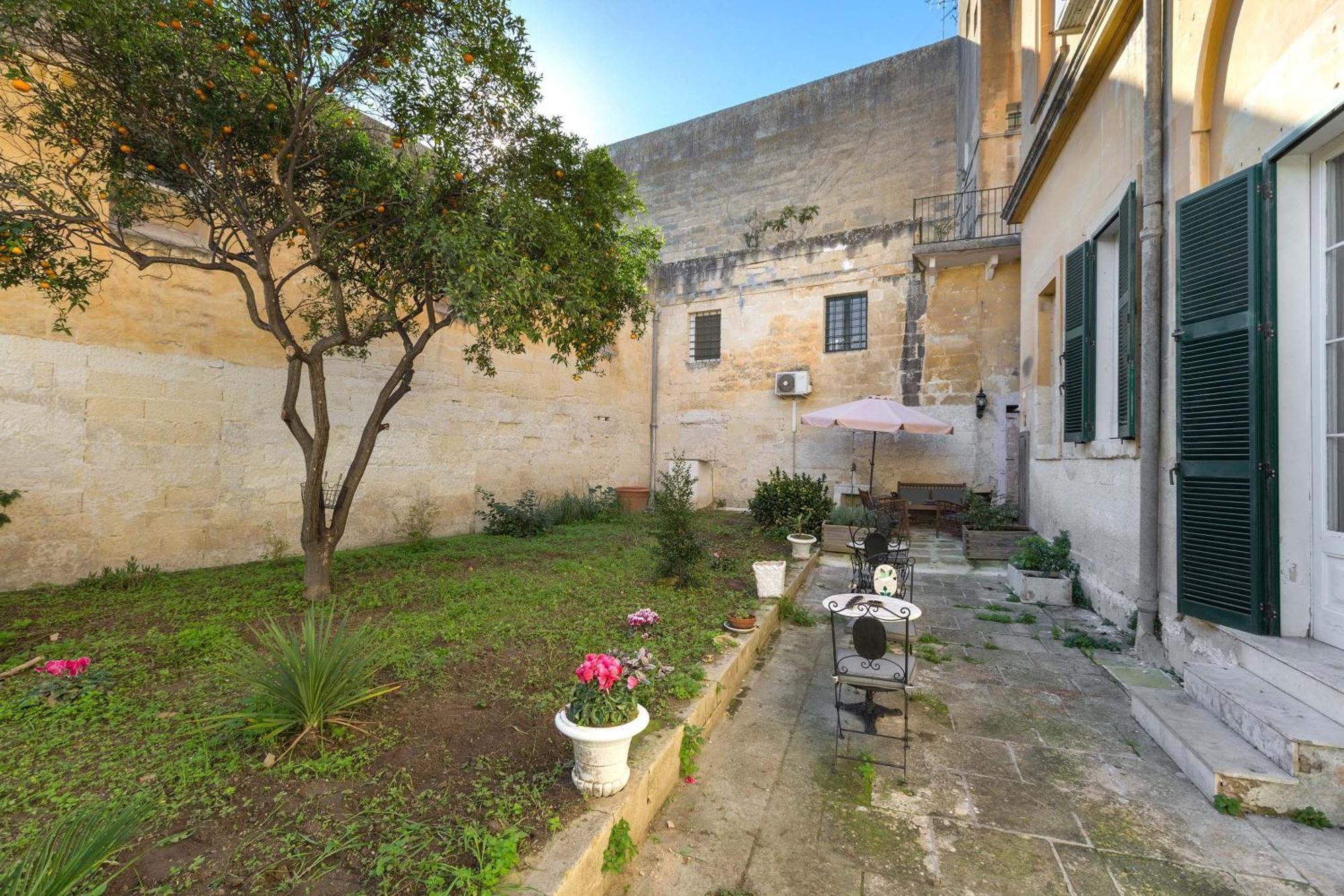 Dongiovanni Suite Lecce Exteriör bild